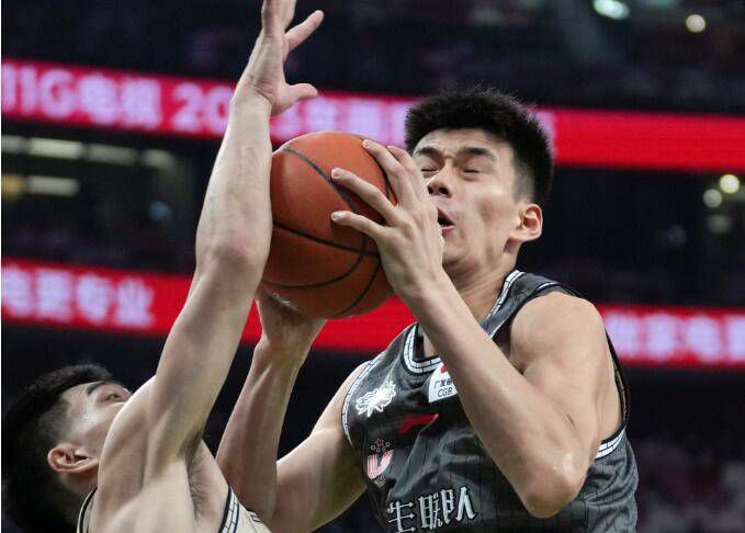 龙王的霸气狠毒也一览无余，;铲除佢、;帮我做嘢等台词极具黑帮大佬气质，与其东海龙族大家长兼东海市大财阀的身份不谋而合